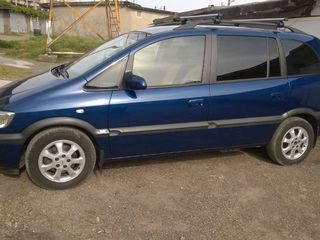 Opel Zafira foto 2