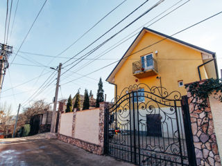 Casă în com. Durlești, 3 camere + living, 120 mp + 4 ari! foto 1