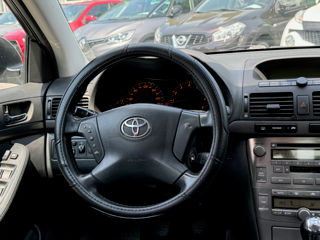 Toyota Avensis foto 14