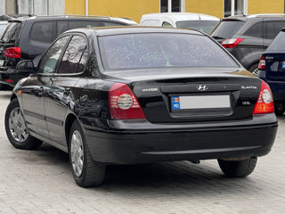 Hyundai Elantra foto 5