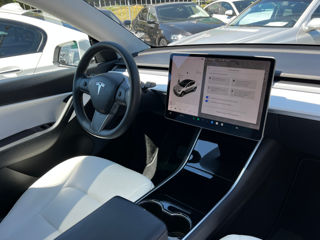 Tesla Model Y foto 13