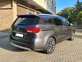 KIA Carnival foto 2