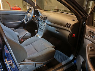 Toyota Avensis foto 6