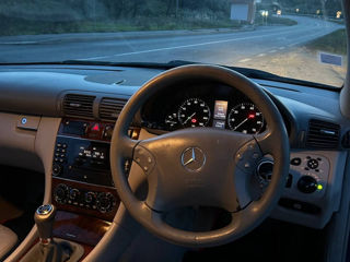 Mercedes C-Class foto 4