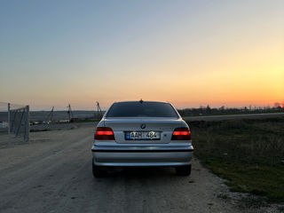 BMW 5 Series foto 6