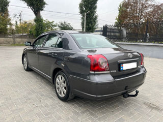 Toyota Avensis foto 7