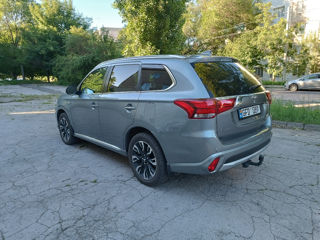 Mitsubishi Outlander foto 2