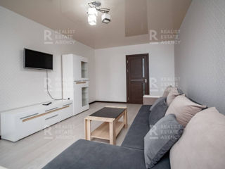 Apartament cu 2 camere, 70 m², Centru, Chișinău foto 2