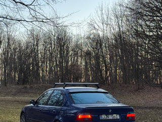 BMW 5 Series foto 2