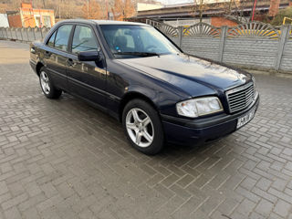 Mercedes C-Class foto 3