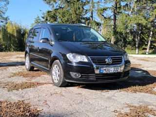 Volkswagen Touran foto 1