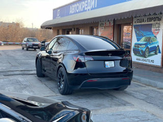 Tesla Model Y foto 3