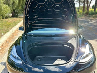 Tesla Model 3 foto 2