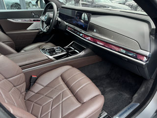 BMW i7 foto 17