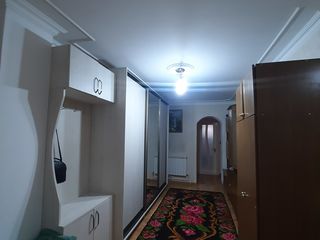 Vând apartament cu 3 odăi foto 2