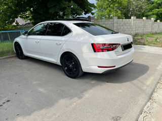 Skoda Superb foto 2