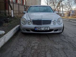 Mercedes E-Class foto 1