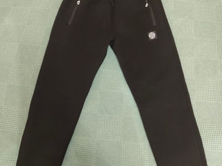 Vând pantaloni Stone Island