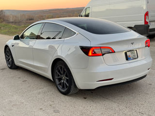 Tesla Model 3 foto 3