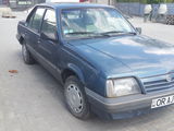 Opel Ascona foto 5