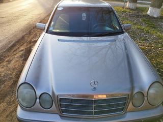 Mercedes E-Class foto 3