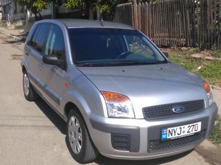 Ford Fusion foto 2