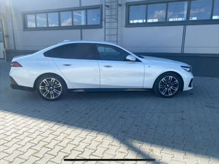 BMW 5 Series foto 3