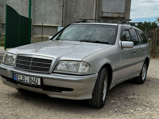 Mercedes C-Class foto 1