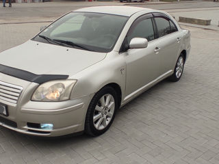 Toyota Avensis foto 2