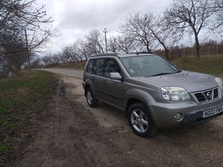 Nissan X-Trail foto 2