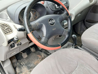 Nissan Almera Tino