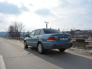 Mitsubishi Lancer foto 2