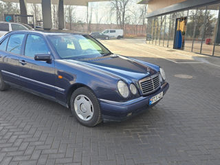 Mercedes E-Class foto 2