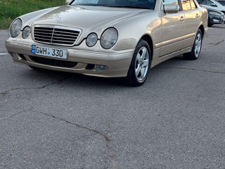 Mercedes E-Class foto 2