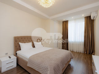 Apartament cu 3 camere, 90 m², Centru, Chișinău foto 1