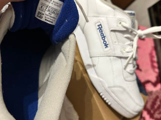 Reebok original îi vind deoare ce nu s-a potrivit mărimea .