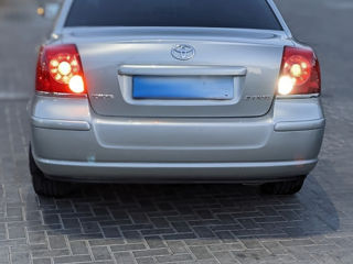 Toyota Avensis foto 1