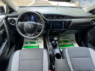 Toyota Auris foto 1