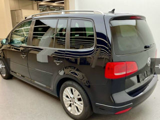 Volkswagen Touran foto 2