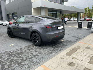 Tesla Model Y foto 3