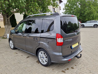 Ford Tourneo Courier foto 1