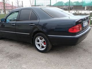 Mercedes E Class foto 3