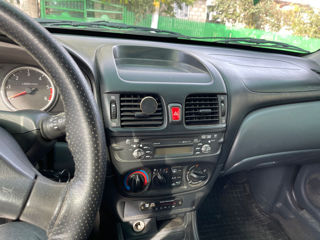 Nissan Almera foto 5