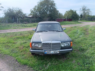 Mercedes Series (W123)