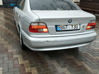 BMW 5 Series foto 4