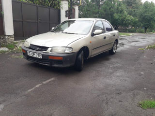 Mazda 323 foto 4