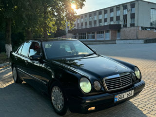 Mercedes E-Class foto 2