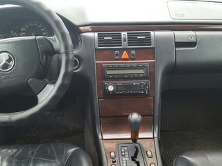 Mercedes E Class foto 2