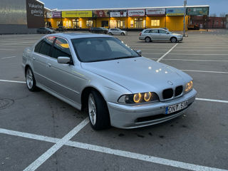 BMW 5 Series foto 3