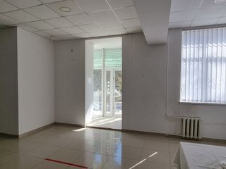 Vinzare spațiu comercial situat in centrul orașului Bălți, str. M.Sadoveanul 4. foto 4